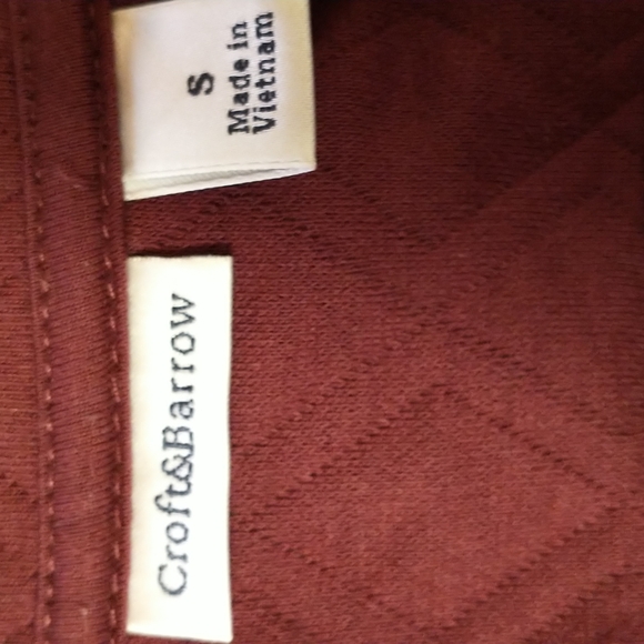 Croft & Barrow Quilted Burgundy Zip Front Vest With Zippered Pockets - Picture 8 of 8